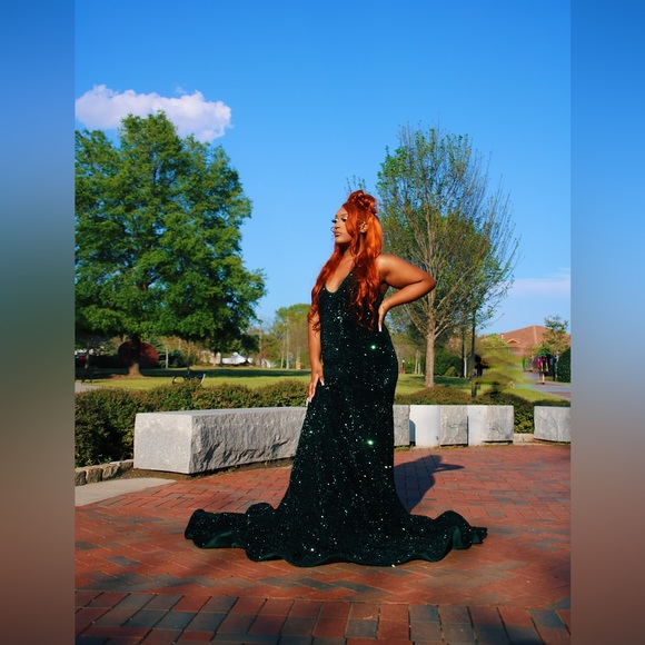 Emerald green ball gown - Picture 3 of 3